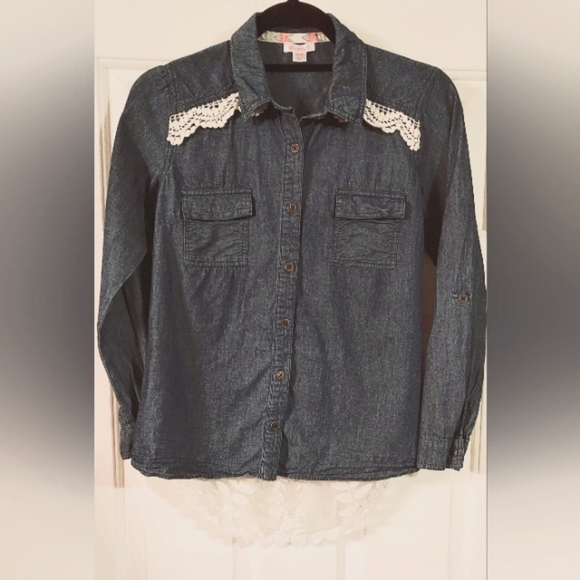 Xhilaration chambray crochet lace detail button Down Size XS. - Picture 1 of 4